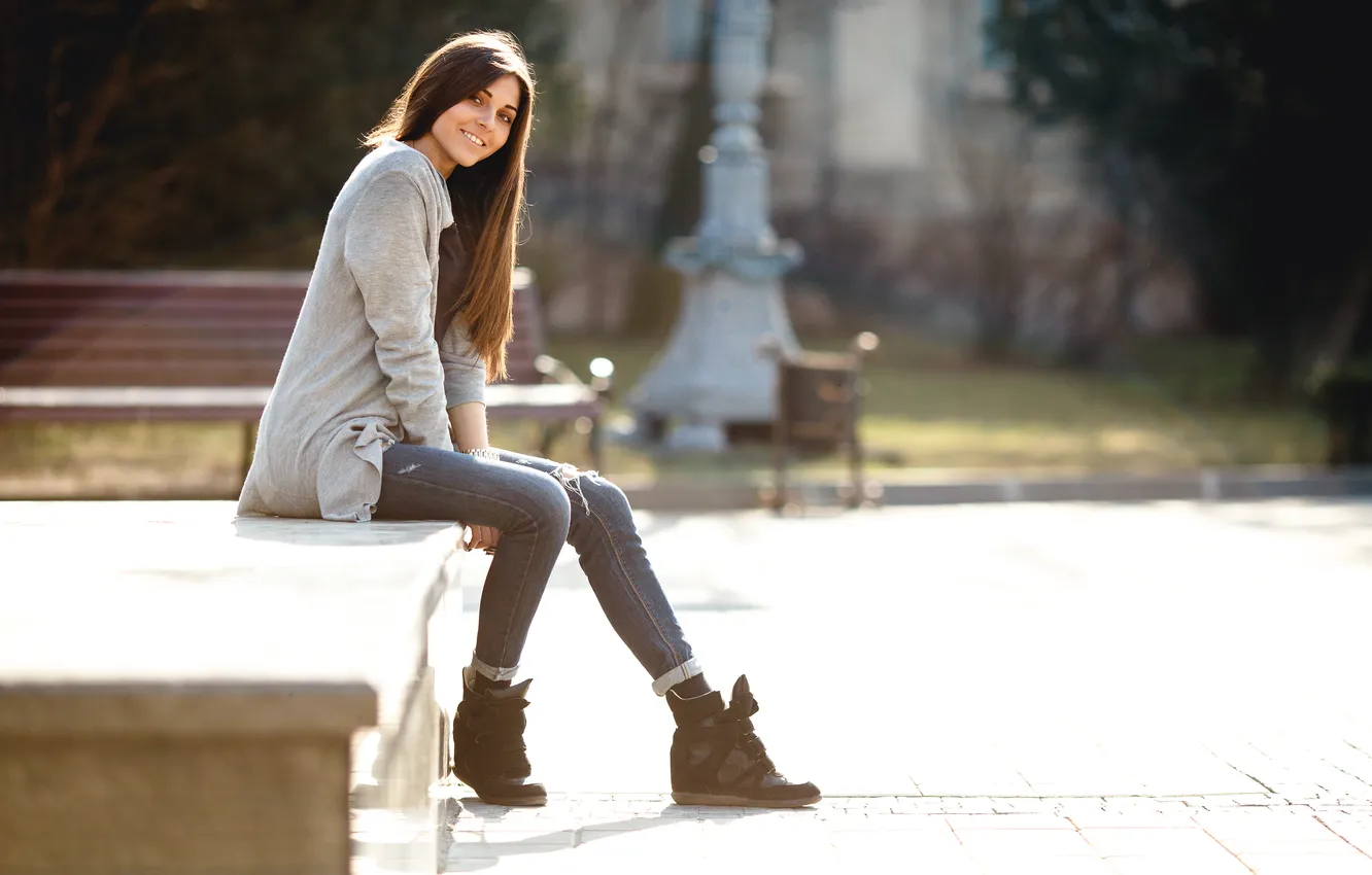 Фото обои girl, square, teen, stylish, spending