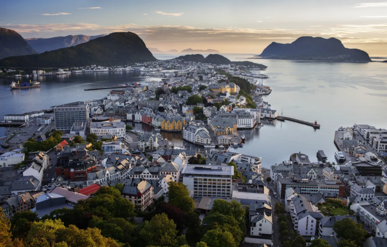 Фото обои море, пейзаж, горы, город, побережье, здания, дома, Норвегия