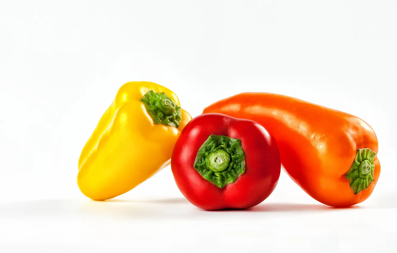 Фото обои bell peppers, red bell peppers, yellow bell pepper
