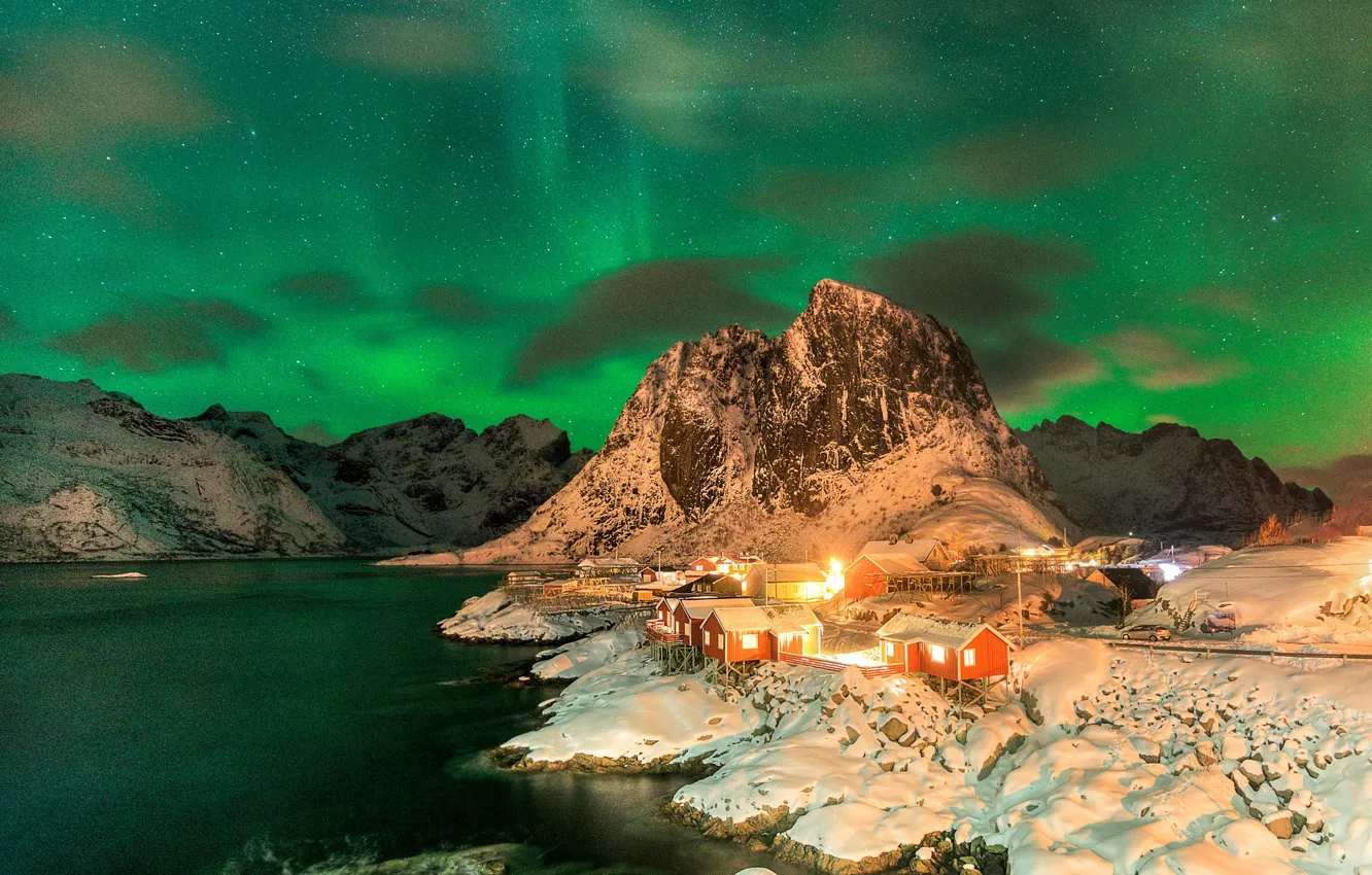 Фото обои звезды, ночь, северное сияние, Норвегия, поселение, Лофотенские острова