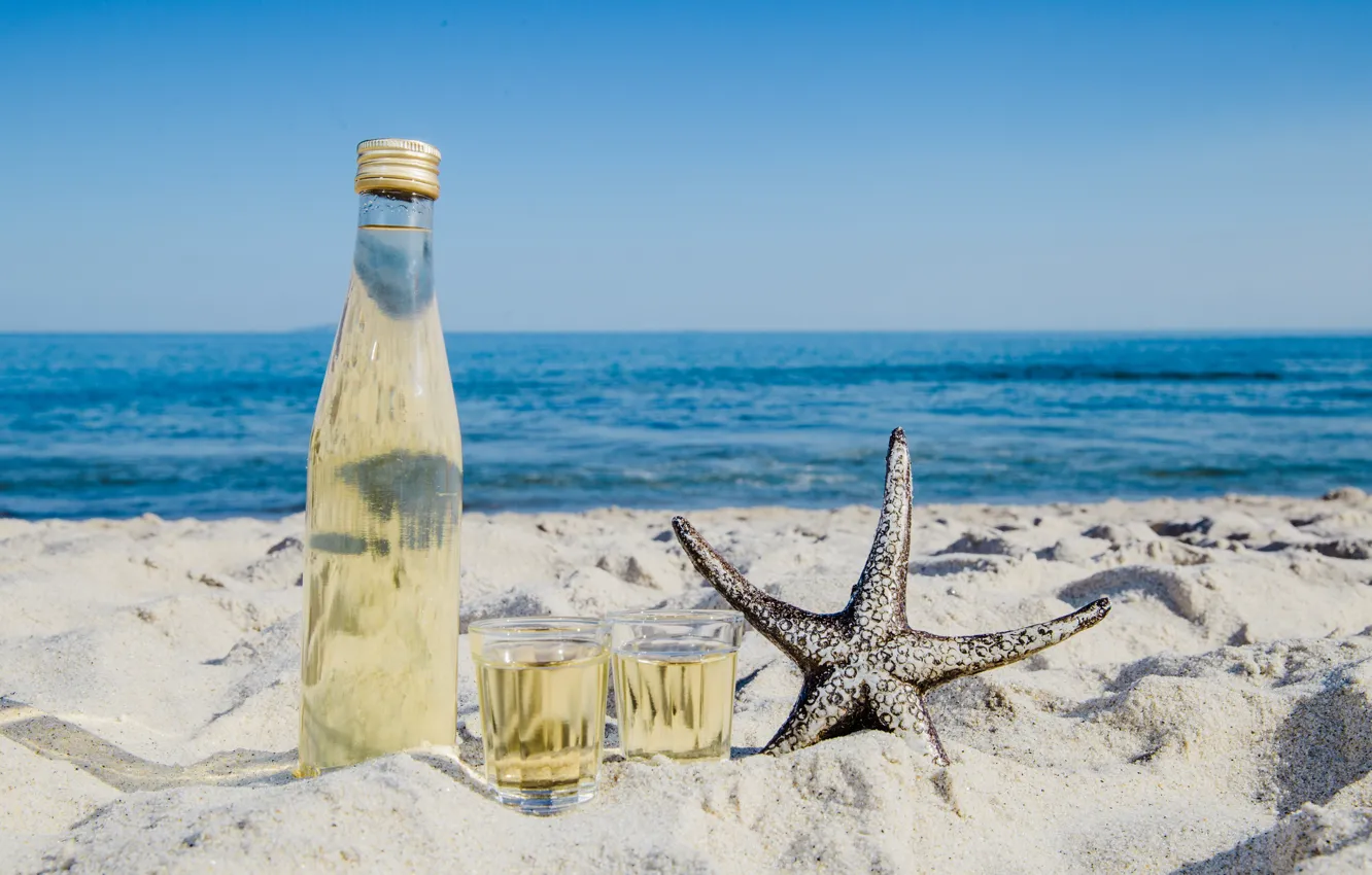 Фото обои песок, море, побережье, звезда, напиток, лимонад