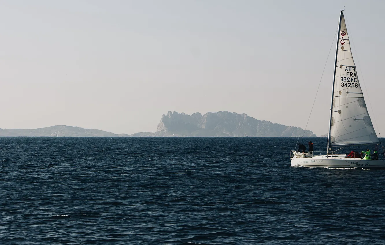 Фото обои движение, океан, побережье, парус, экипаж, спортивная яхта, Северные воды
