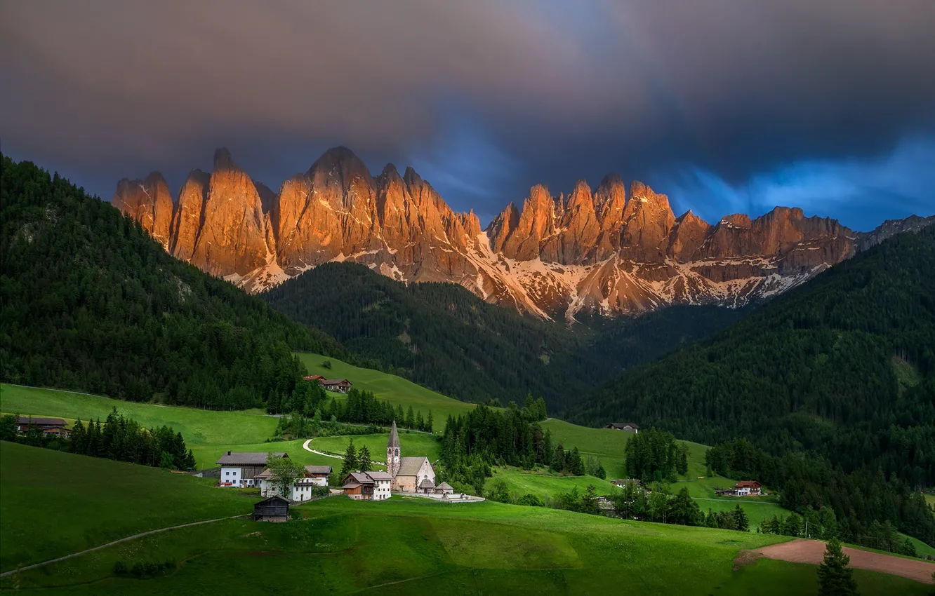 Фото обои пейзаж, горы, природа, холмы, утро, Италия, церковь, деревушка
