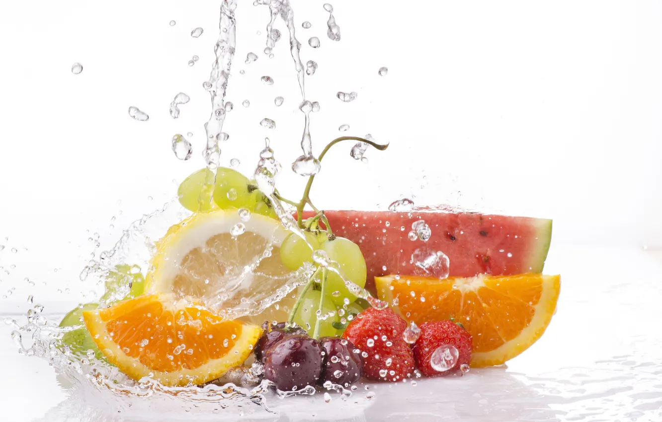 Фото обои вода, брызги, ягоды, фрукты, цитрусы, water, splashes, fruits