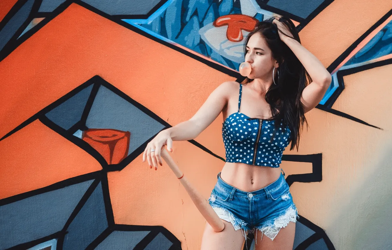 Фото обои girl, graffiti, shorts, model, women, brunette, urban, hips