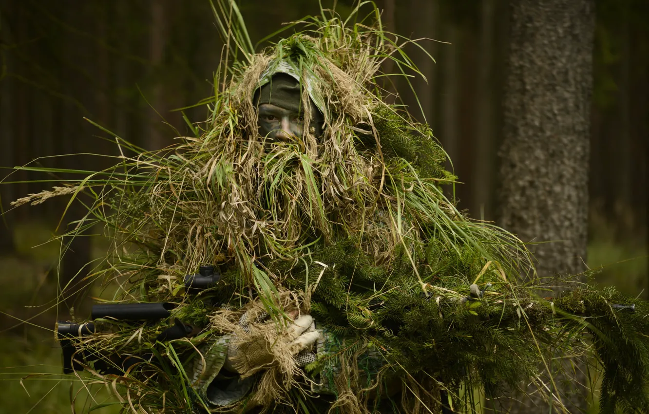 Фото обои лес, солдат, маскировка, снайпер, винтовка