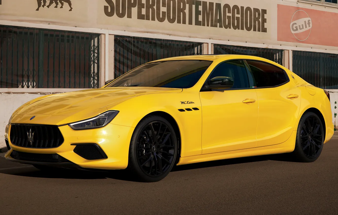Фото обои спорткар, Maserati Ghibli, 2022, Maserati Corse, MC Edition, Giallo Corse, ярко-желтый кузов