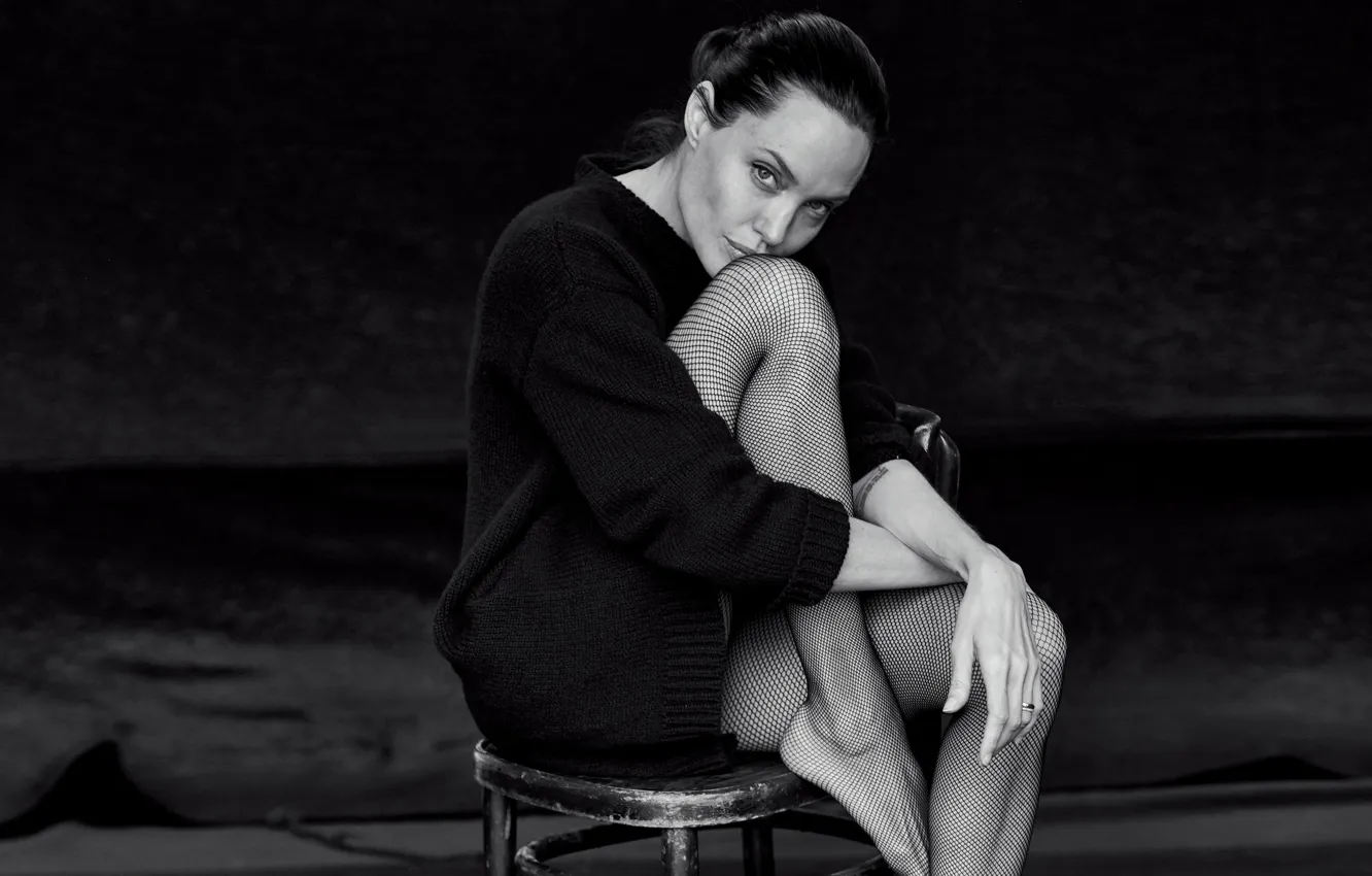 Фото обои взгляд, поза, фото, ноги, модель, чулки, актриса, Анджелина Джоли