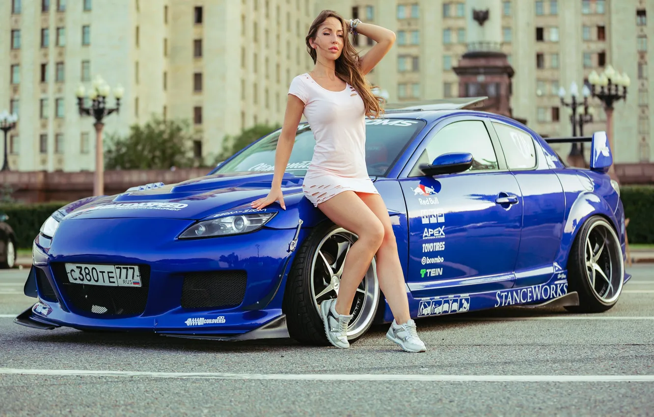 Фото обои car, girl, dress, model, cute, sneakers, slim