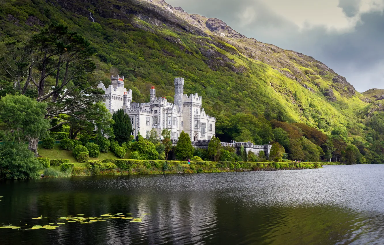 Фото обои озеро, гора, Ирландия, монастырь, Ireland, Аббатство Кайлмор, Озеро Поллакаппул, Pollacappul Lake