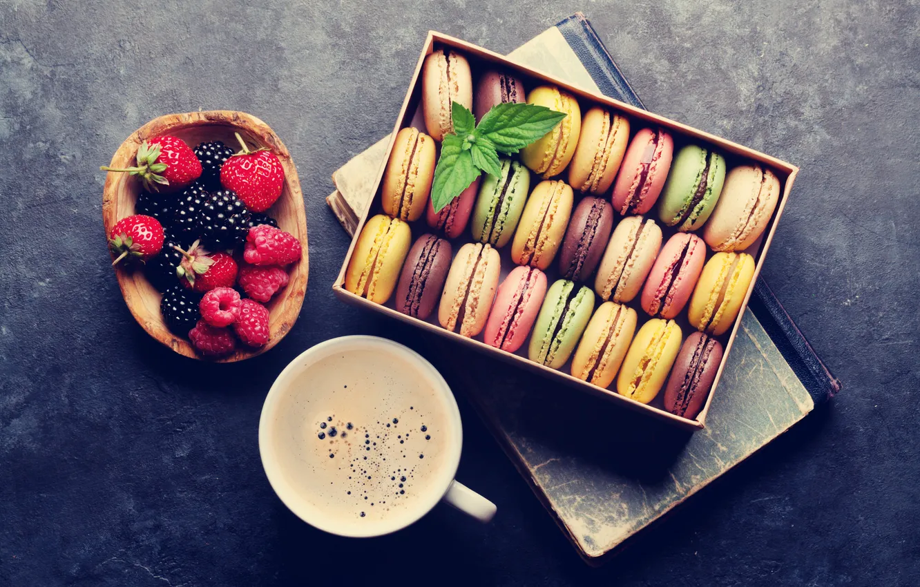 Фото обои цветы, ягоды, подарок, colorful, pink, flowers, coffee cup, macarons
