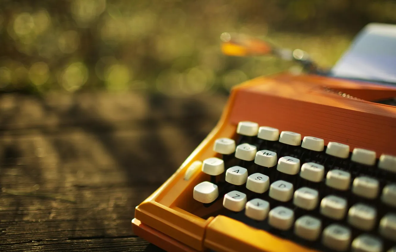 Фото обои солнце, макро, фото, стол, обои, клавиши, день, печатная машинка