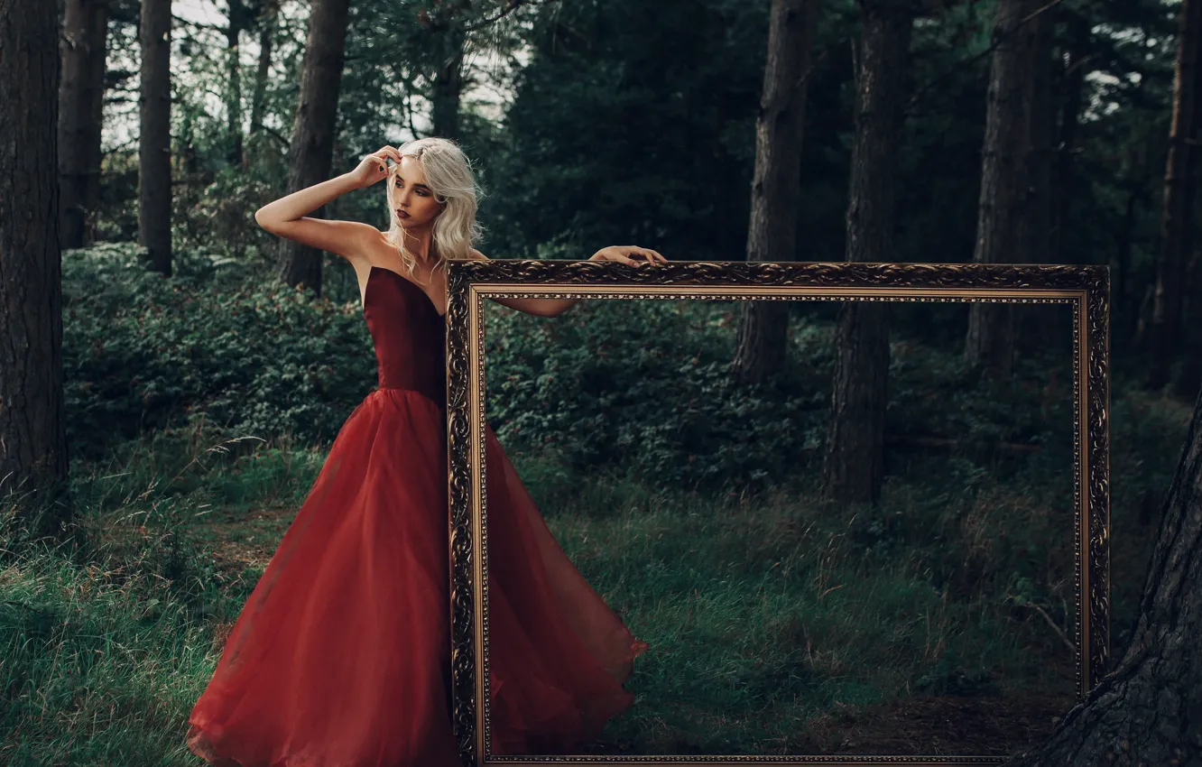 Фото обои лес, девушка, настроение, рама, красное платье
