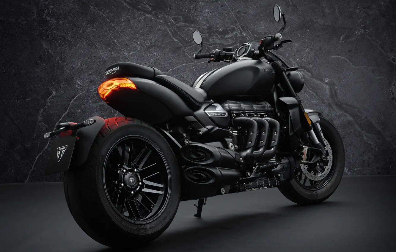 Фото обои Triumph Rocket 3, ДИЗАЙН, ЧЁРНЫЙ, ДВИГАТЕЛЬ, ГЛУШИТЕЛИ