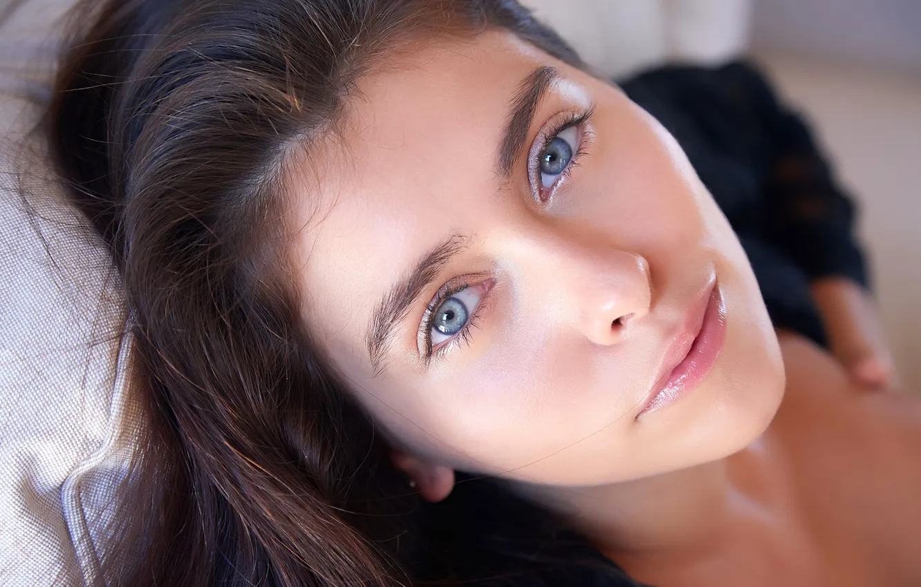 Фото обои girl, photo, blue eyes, model, face, brunette, portrait, closeup