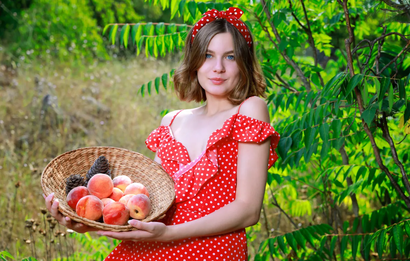 Фото обои hot girl, trees, field, nature, short hair, model, brunette, outside