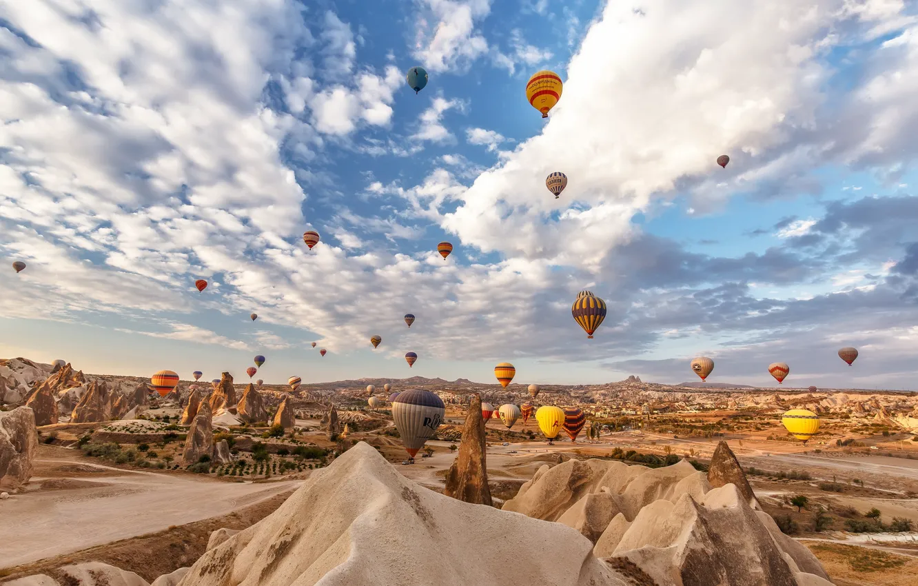 Фото обои небо, облака, горы, воздушный шар, скалы, Турция, Каппадокия