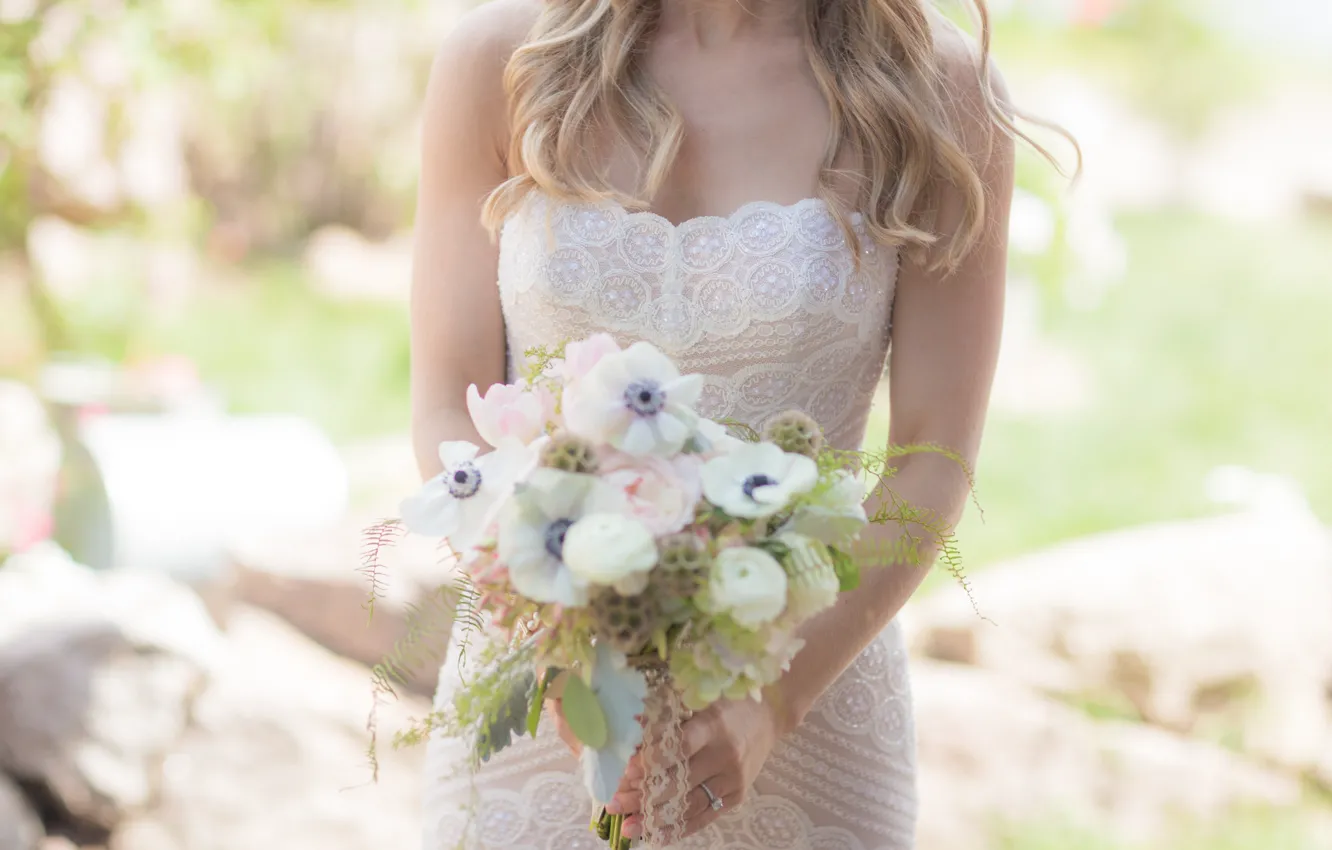 Фото обои девушка, цветы, букет, платье, невеста, свадебный