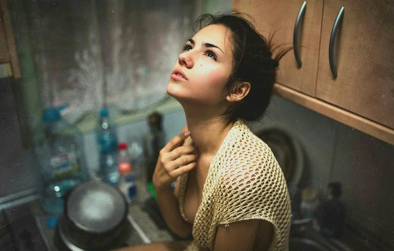 Фото обои девушка, брюнетка, кухня, симпатичная, Delaia Gonzalez, Delaia González, Gustavo Terzaghi Fotografía