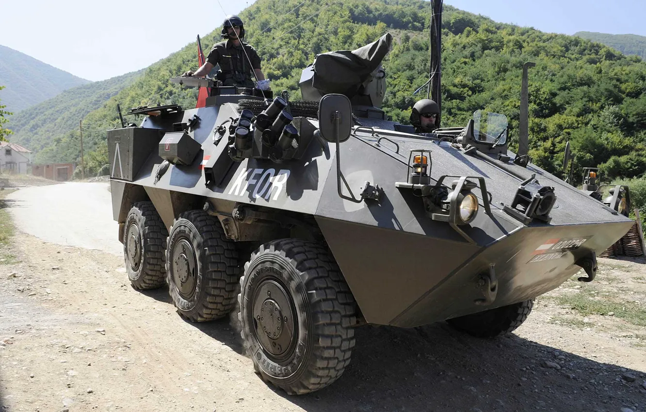 Фото обои weapon, armored, military vehicle, armored vehicle, armed forces, military power, war materiel, 128