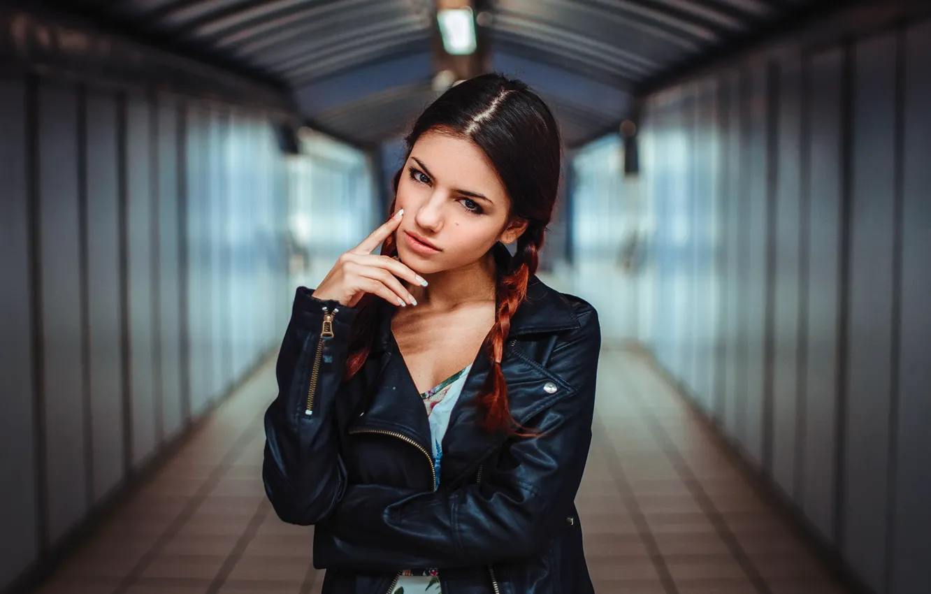 Фото обои girl, long hair, photo, model, bokeh, lips, face, brunette