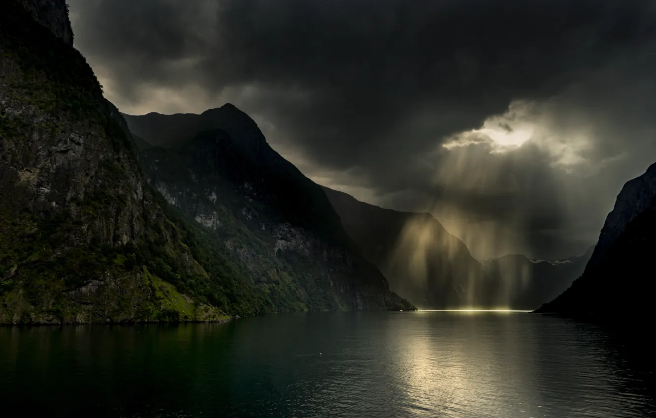 Фото обои горы, тучи, шторм, природа, ливень, фьорд
