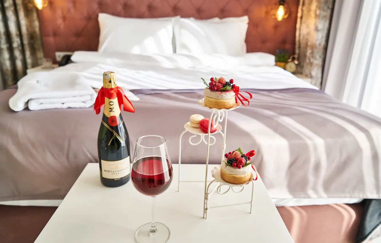 Фото обои бокал, отель, шампанское, выпечка