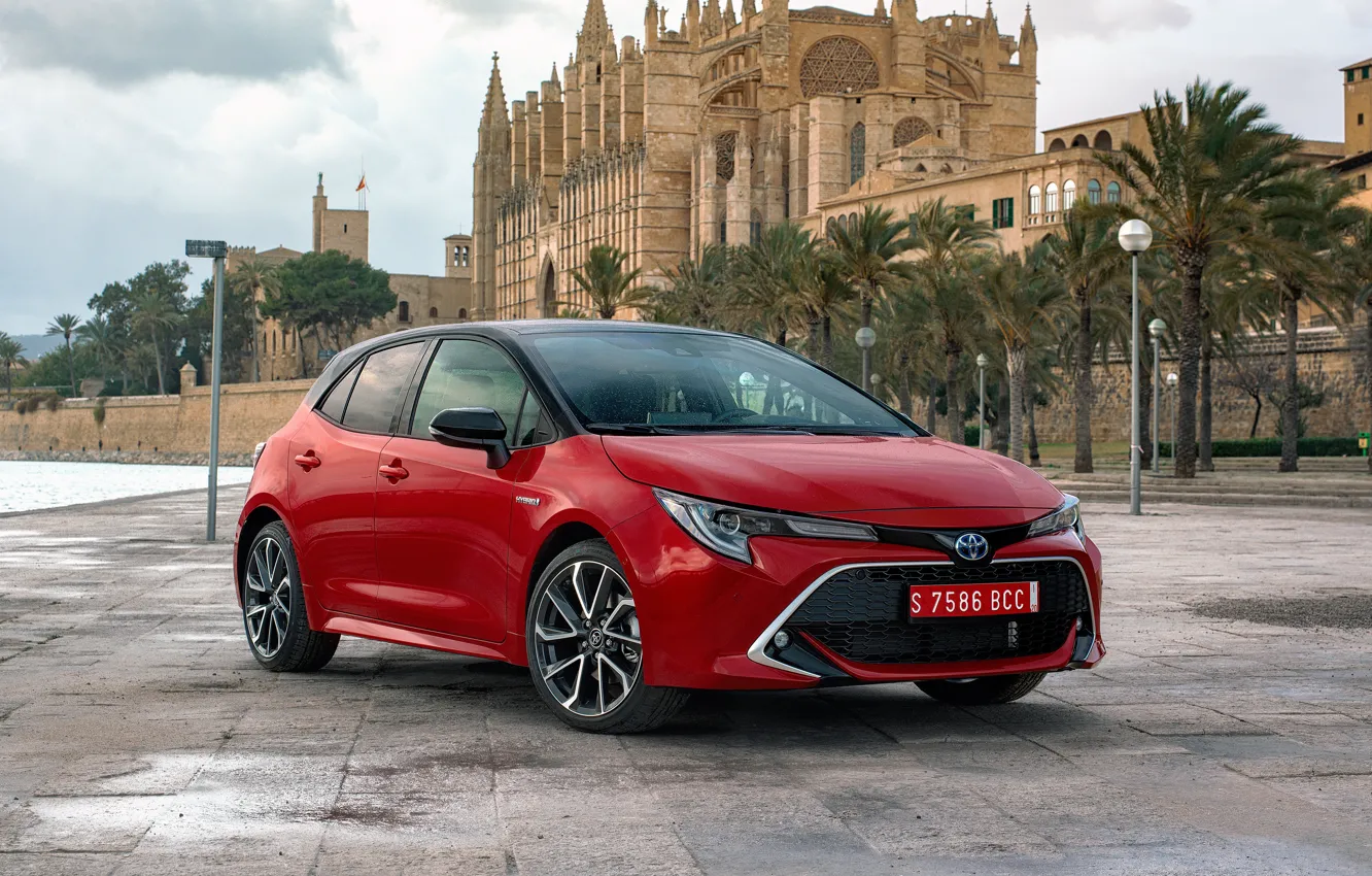 Фото обои пальмы, замок, Испания, набережная, тучи., Toyota-Corolla-Hatchback-Hybrid-20L-2019-5120x2880