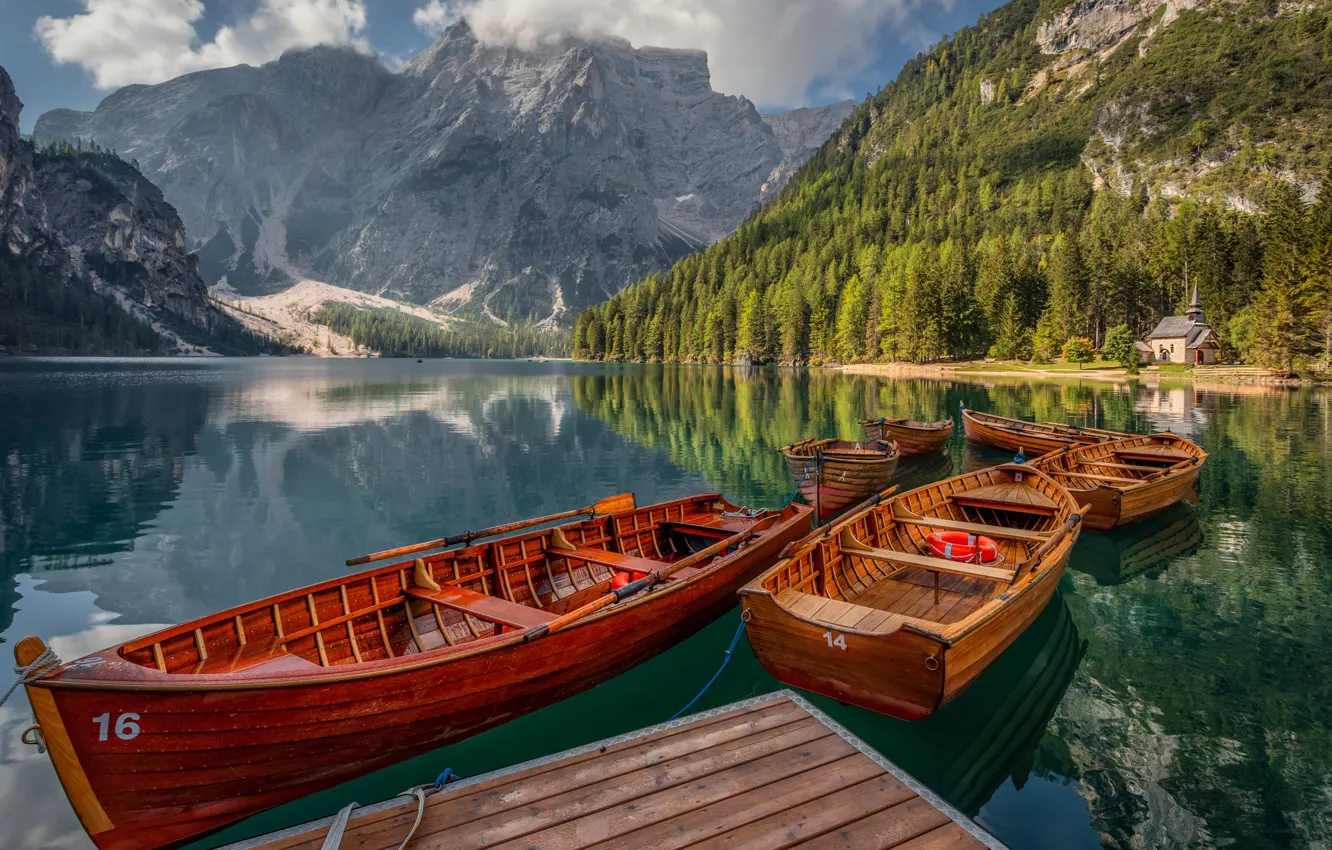 Фото обои горы, озеро, лодки, Италия, Italy, Доломитовые Альпы, Южный Тироль, South Tyrol