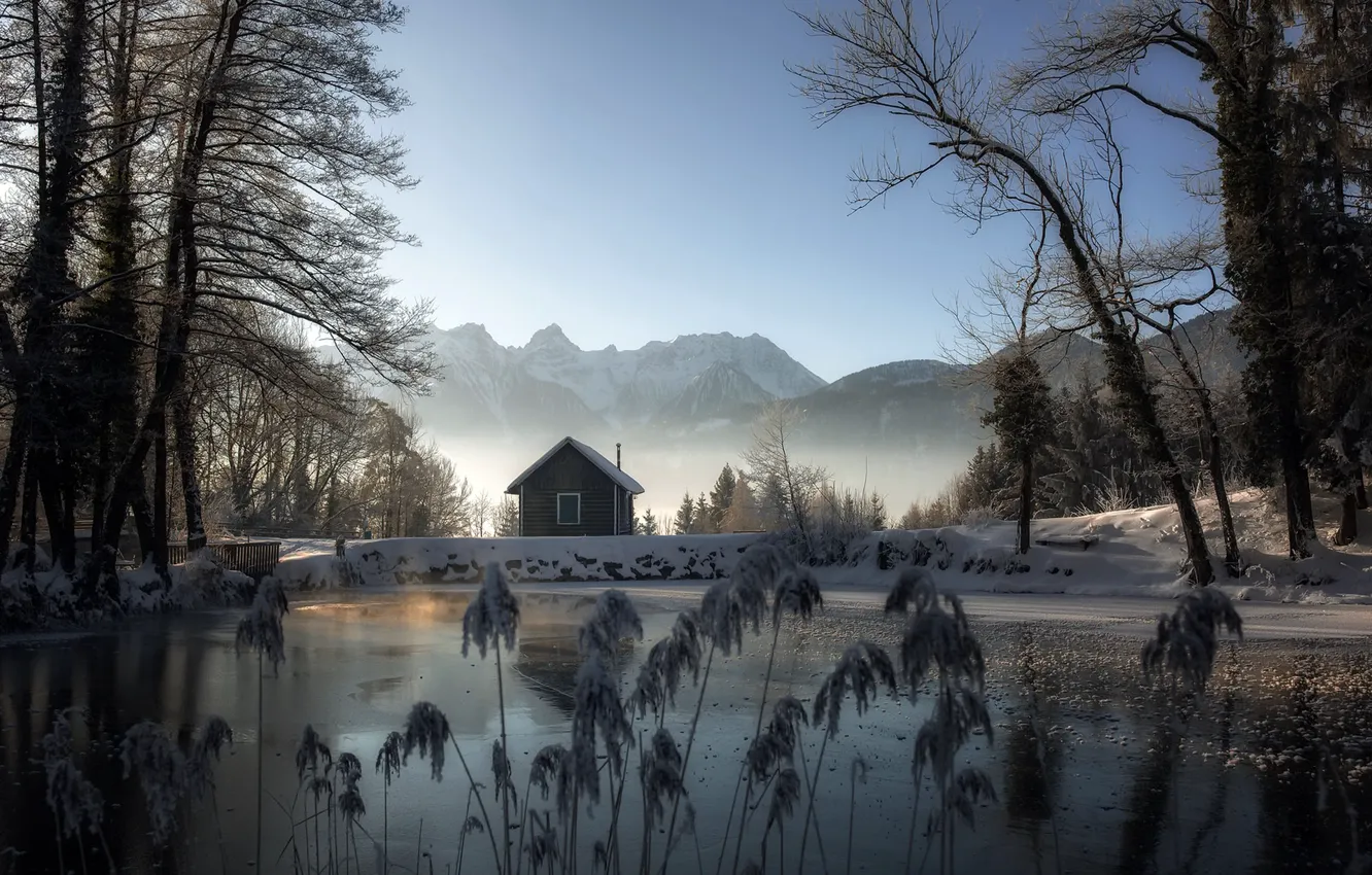 Фото обои зима, горы, озеро, дом, утро