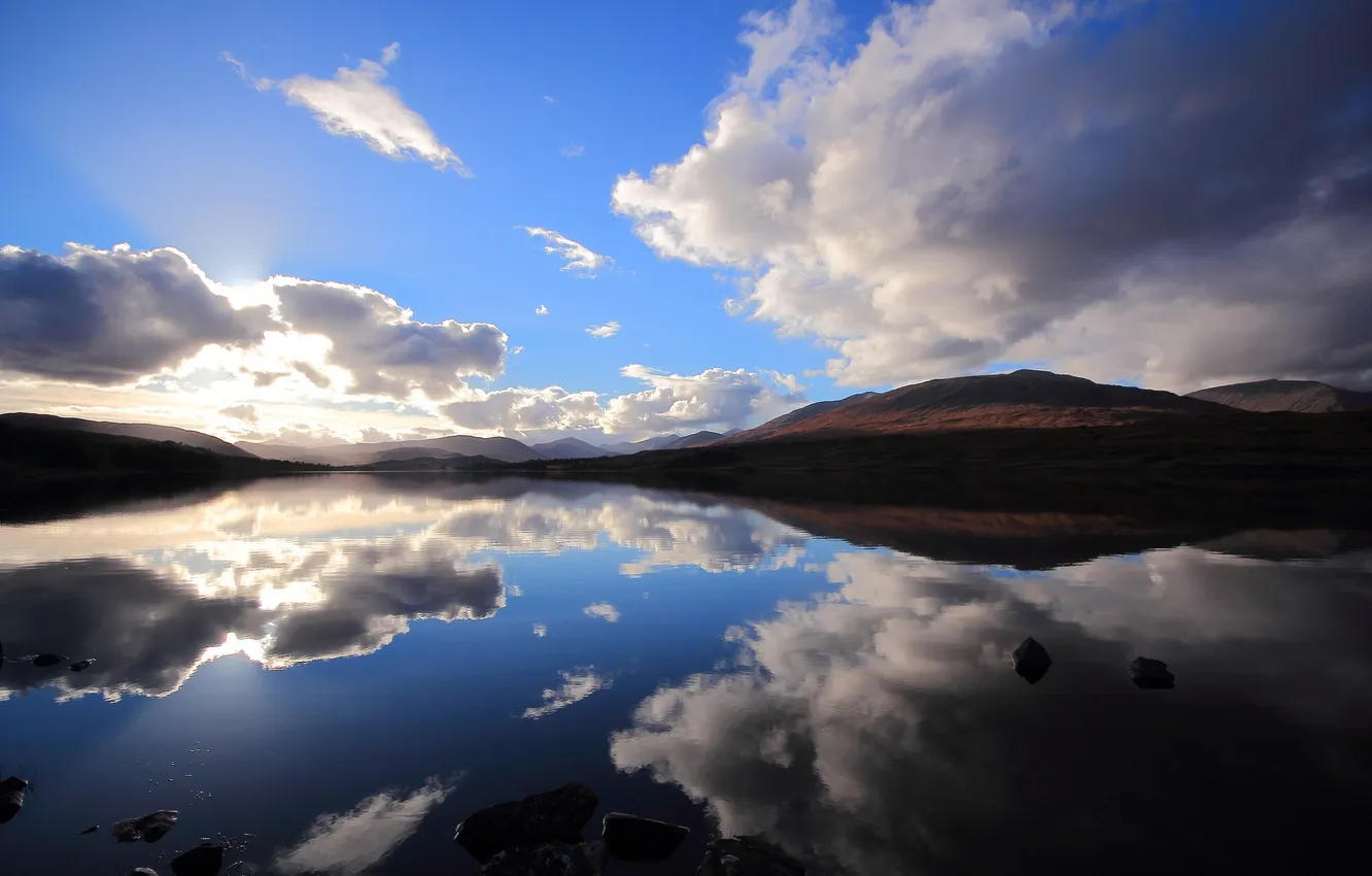 Фото обои облака, озеро, отражение, холмы