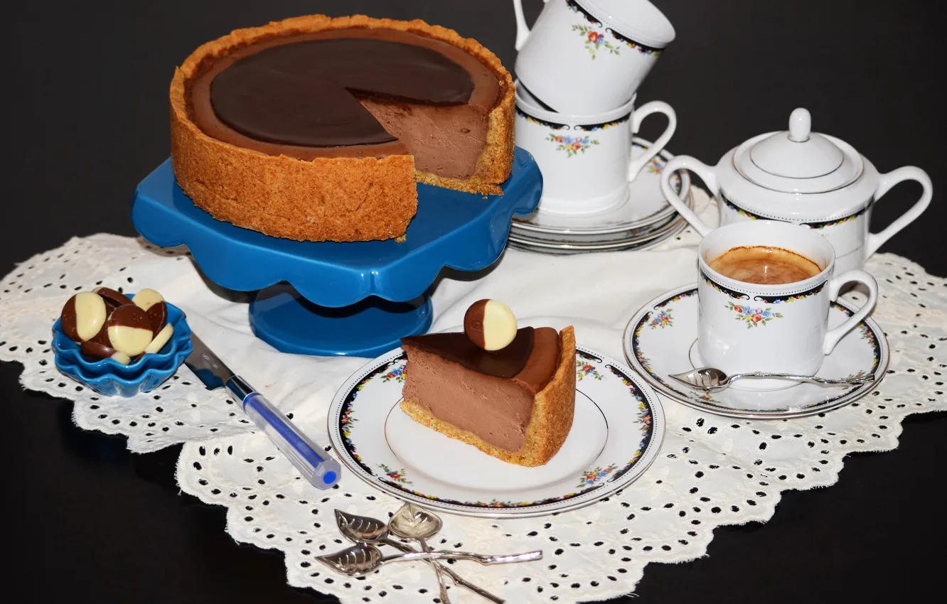 Фото обои кофе, шоколад, конфеты, чашка, торт, черный фон, cake, выпечка