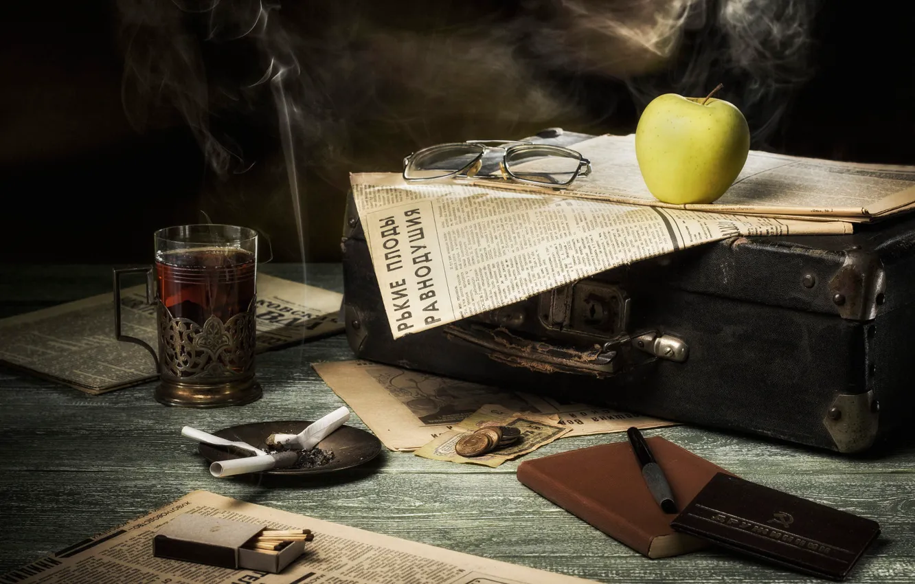 Фото обои стиль, ретро, прошлое, дым, яблоко, деньги, очки, ручка
