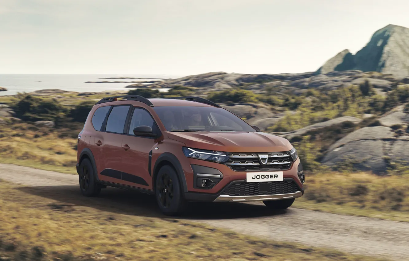 Фото обои дорога, море, движение, экстерьер, 2021, Dacia Jogger