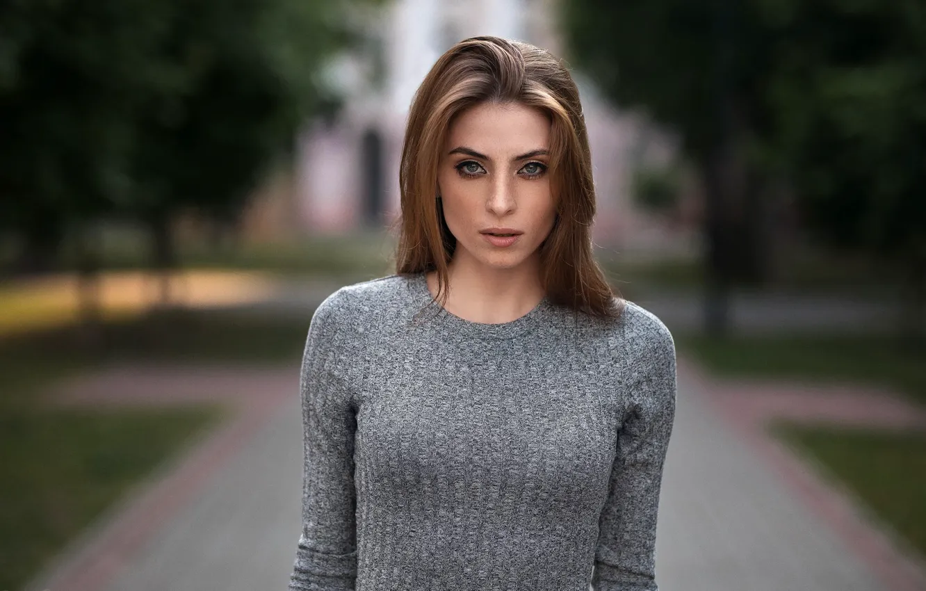 Фото обои деревья, парк, модель, портрет, шатенка, красотка, боке, Nadya
