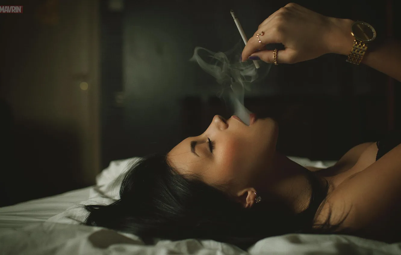 Фото обои девушка, модель, дым, брюнетка, сигарета, Mavrin