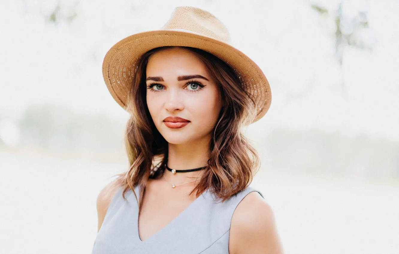 Фото обои фон, шляпа, девушка взгляд