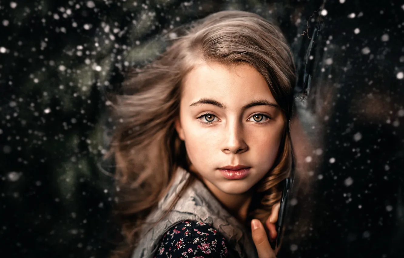 Георгий чернядьев настя. Чернядьев фотограф. Мария сендерова фотограф. Грустный взгляд. Взгляд девочки.