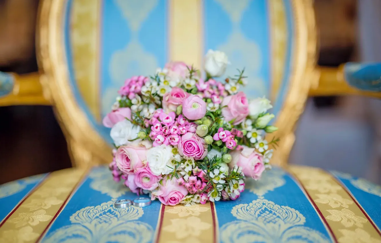 Фото обои розы, кольца, стул, свадебный букет
