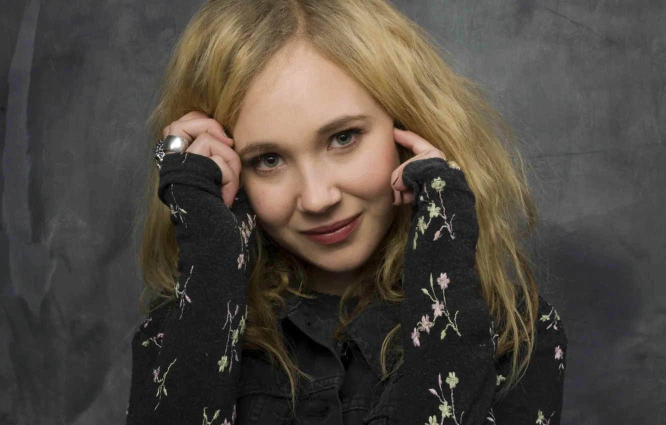 Фото обои лицо, улыбка, милая, руки, актриса, блондинка, Джуно Темпл, Juno Temple