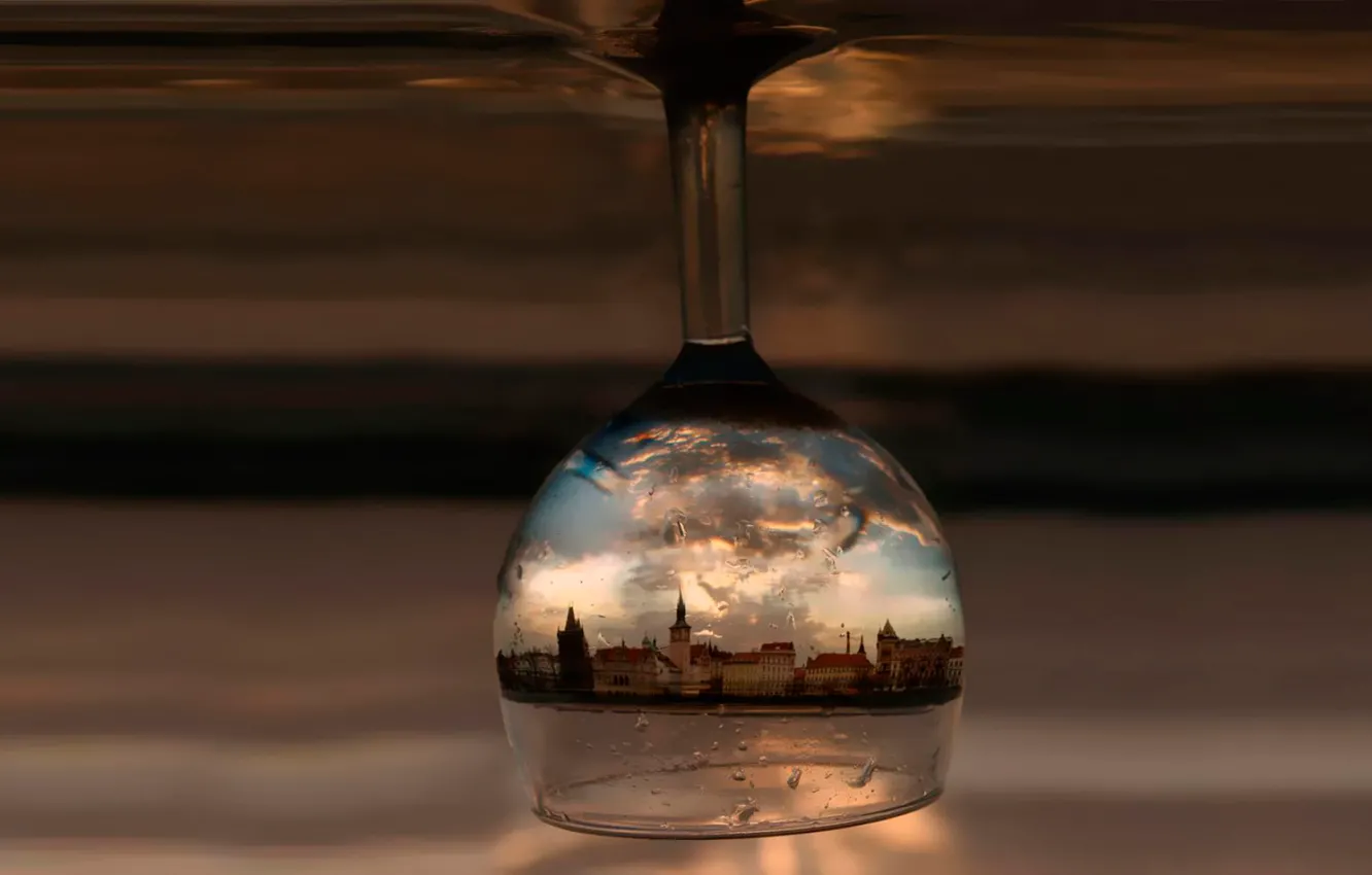 Фото обои капли, город, бокал, reflection photography