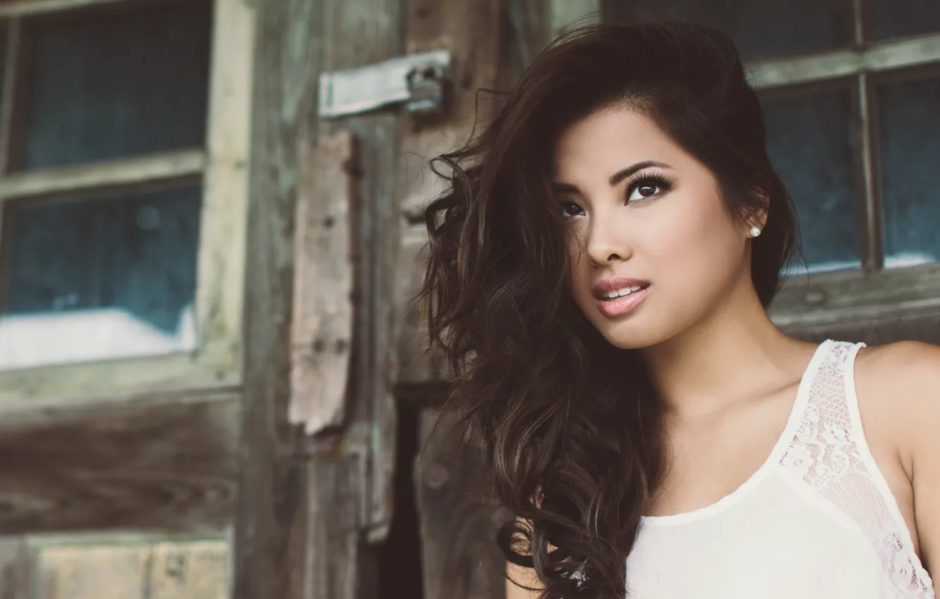 Фото обои взгляд, девушка, брюнетка, красивая
