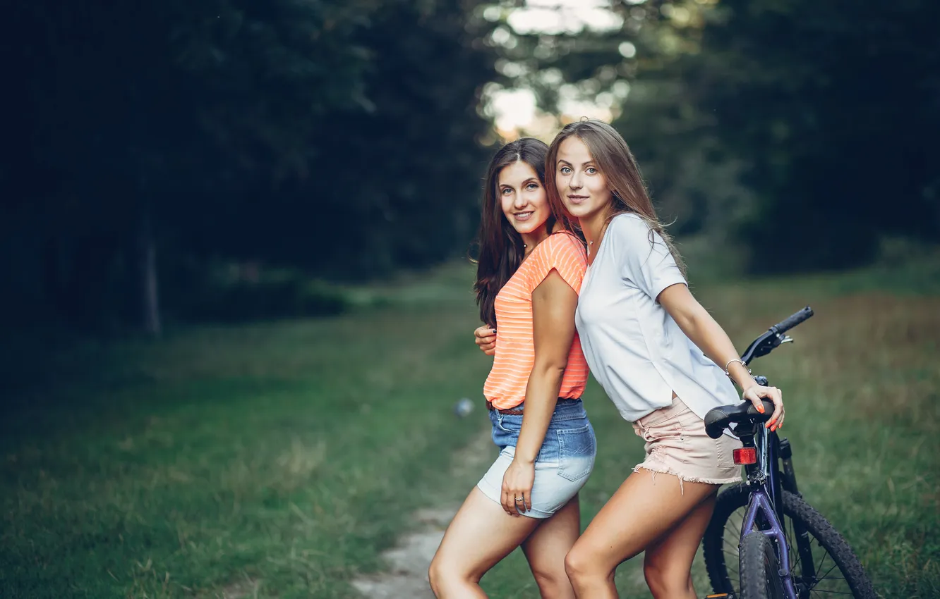Фото обои summer, girls, park, two, pretty