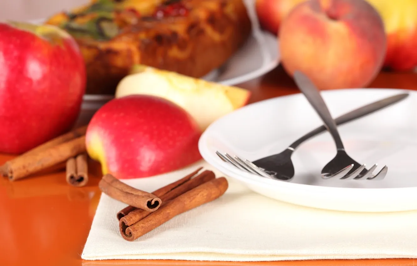 Фото обои яблоки, тарелка, корица, вилки