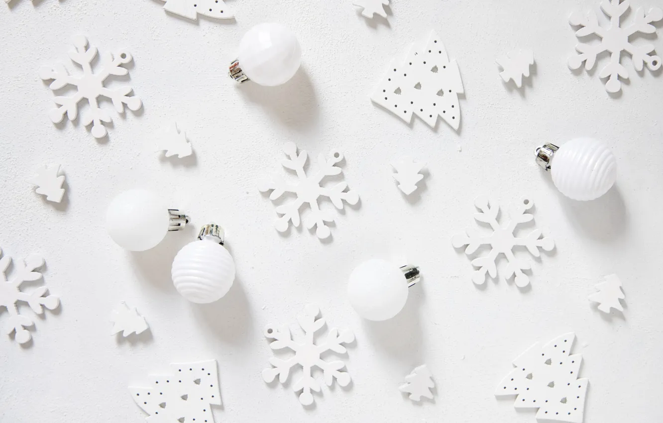 Фото обои шарики, украшения, снежинки, праздник, Рождество, белый фон, Новый год, белые
