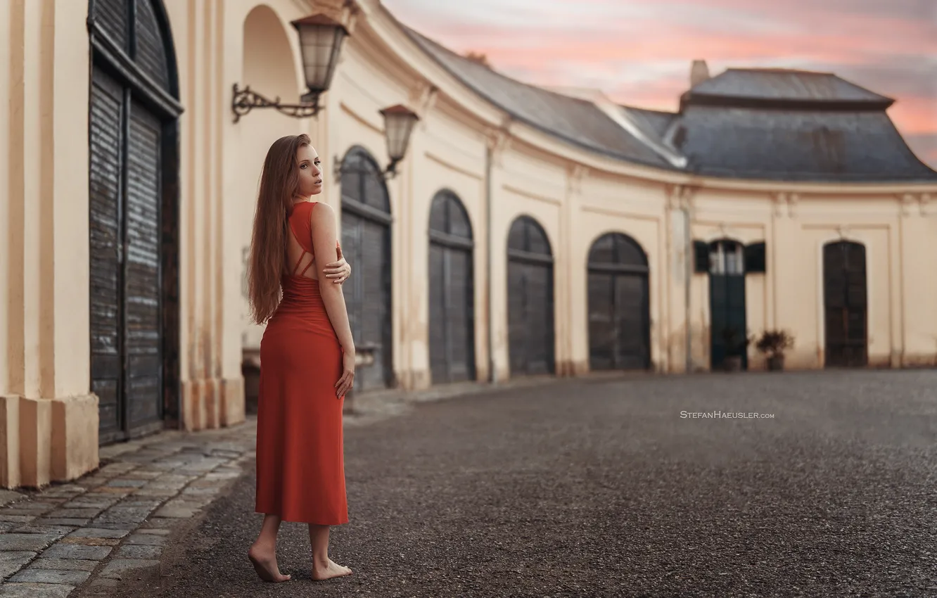 Фото обои попа, девушка, здание, платье, ножки, Stefan Häusler, Viktoria Stephanie
