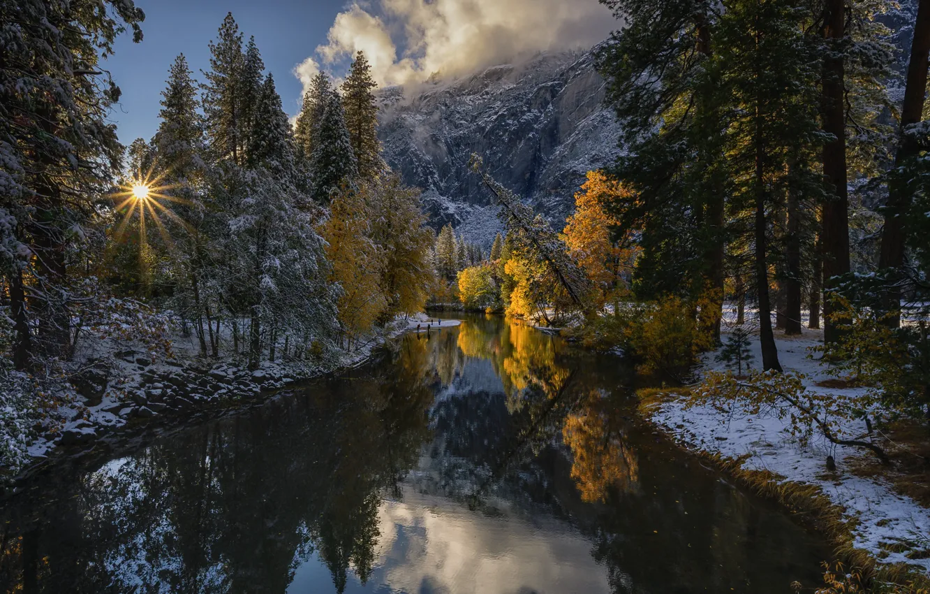 Фото обои осень, лес, снег, деревья, горы, отражение, река, Калифорния