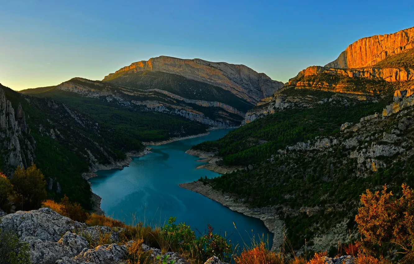 Фото обои лес, горы, озеро, скалы, рассвет, Испания, La Pertusa