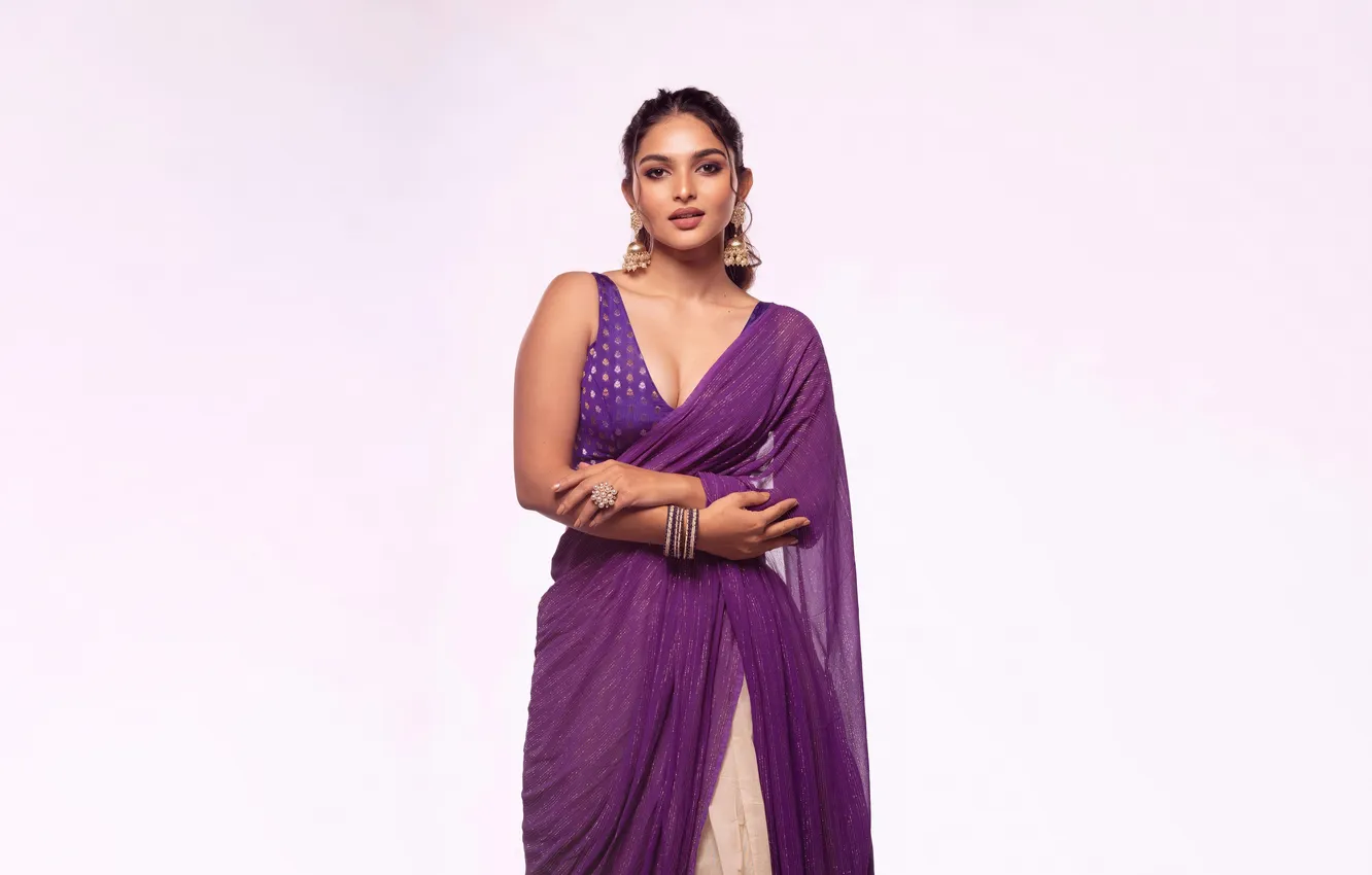 Фото обои Платье, Браслеты, Purple, Кольцо, Макияж, Dress, Make Up, White background