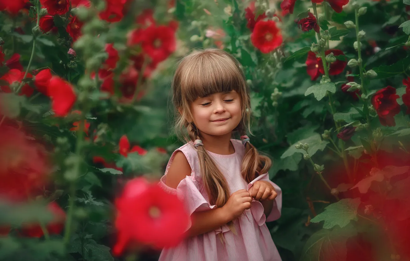 Фото обои цветы, природа, улыбка, заросли, платье, девочка, косички, ребёнок